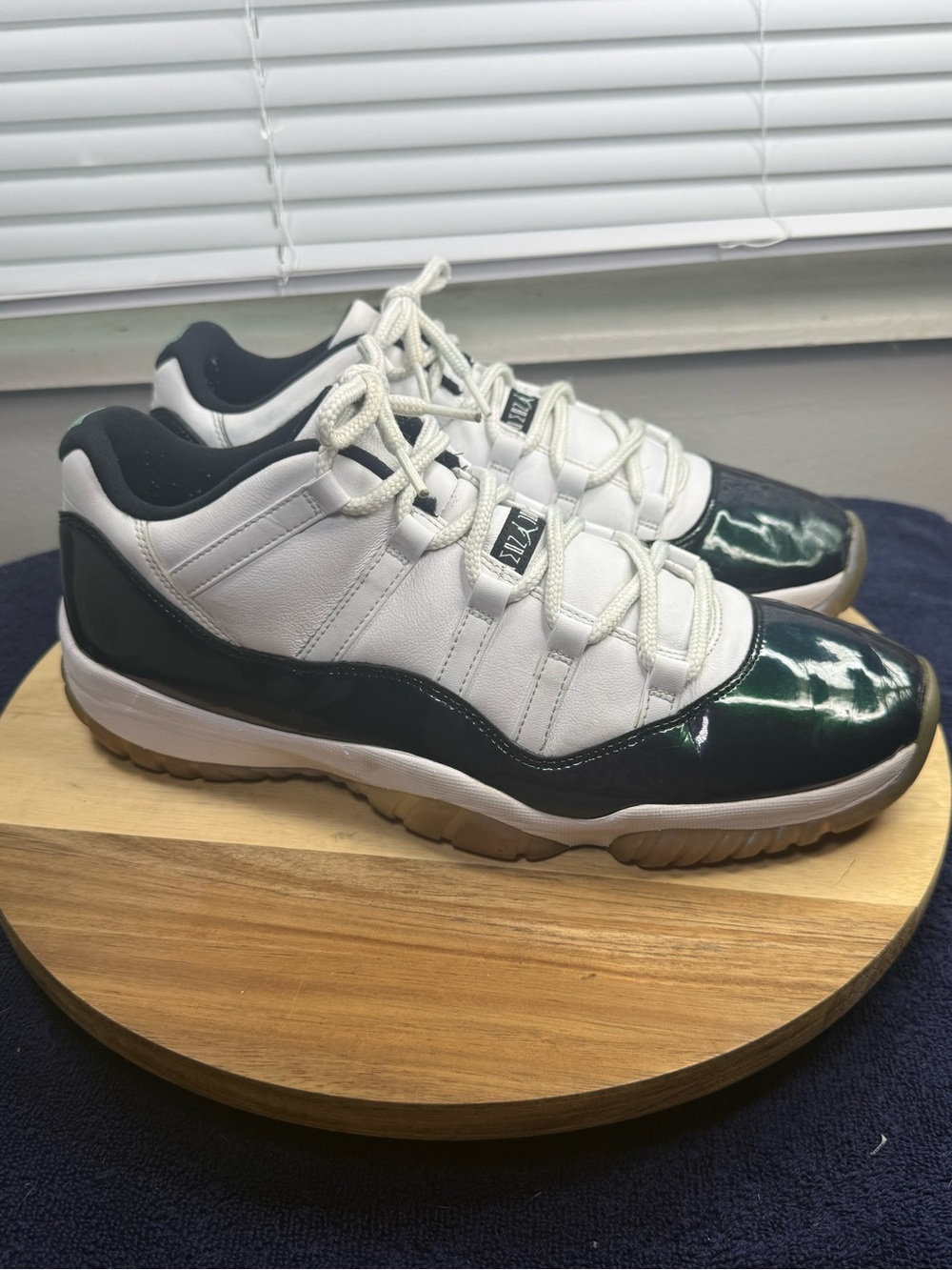 Jordan 11 Retro Emerald (Men’s 13)